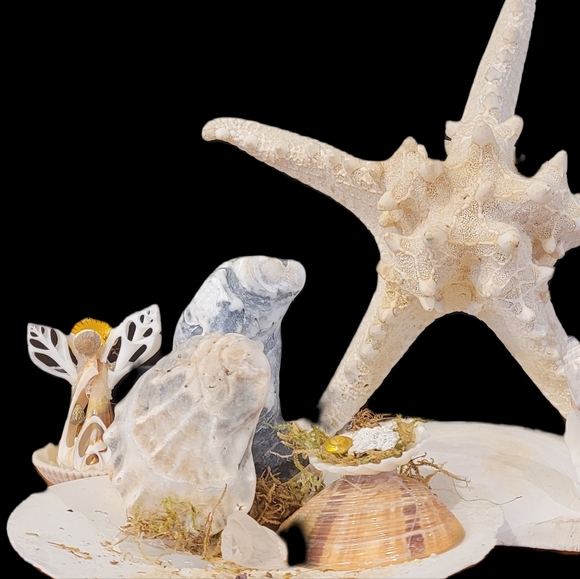 Handmade OysterShell Nativity Scene - Picture 3 of 6